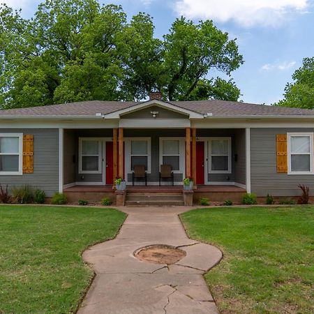 Rock & Roll House, Fiber Internet, Roku Tv, Washer & Dryer, By Dt Chickasha & Leg Lamp! Dış mekan fotoğraf