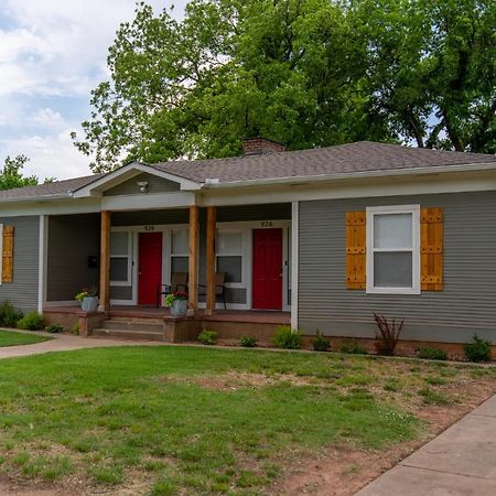 Rock & Roll House, Fiber Internet, Roku Tv, Washer & Dryer, By Dt Chickasha & Leg Lamp! Dış mekan fotoğraf