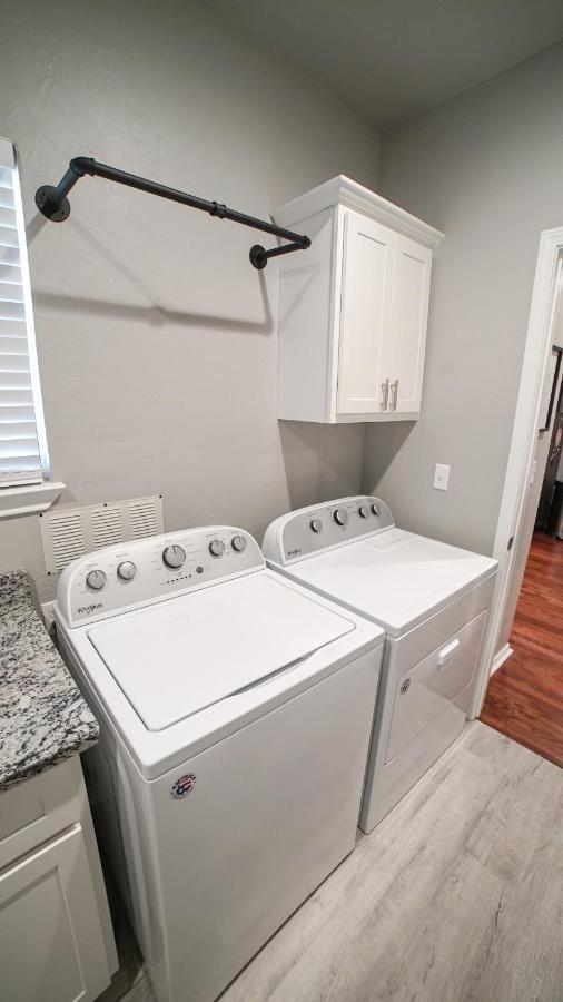 Rock & Roll House, Fiber Internet, Roku Tv, Washer & Dryer, By Dt Chickasha & Leg Lamp! Dış mekan fotoğraf