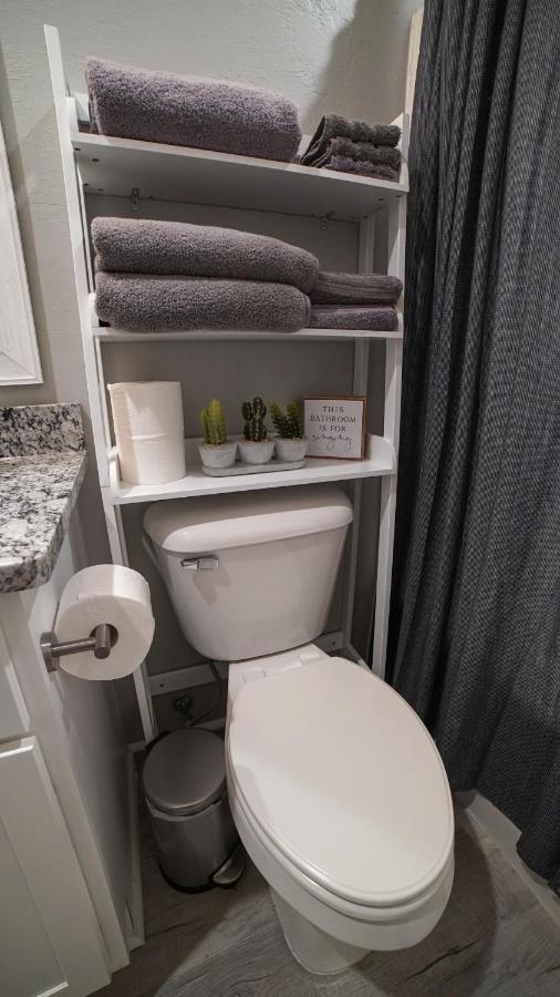 Rock & Roll House, Fiber Internet, Roku Tv, Washer & Dryer, By Dt Chickasha & Leg Lamp! Dış mekan fotoğraf
