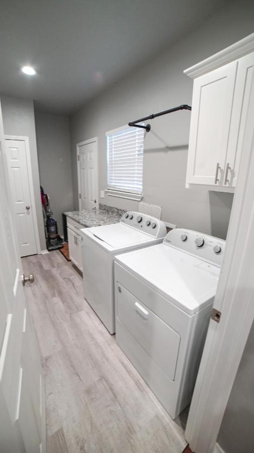 Rock & Roll House, Fiber Internet, Roku Tv, Washer & Dryer, By Dt Chickasha & Leg Lamp! Dış mekan fotoğraf