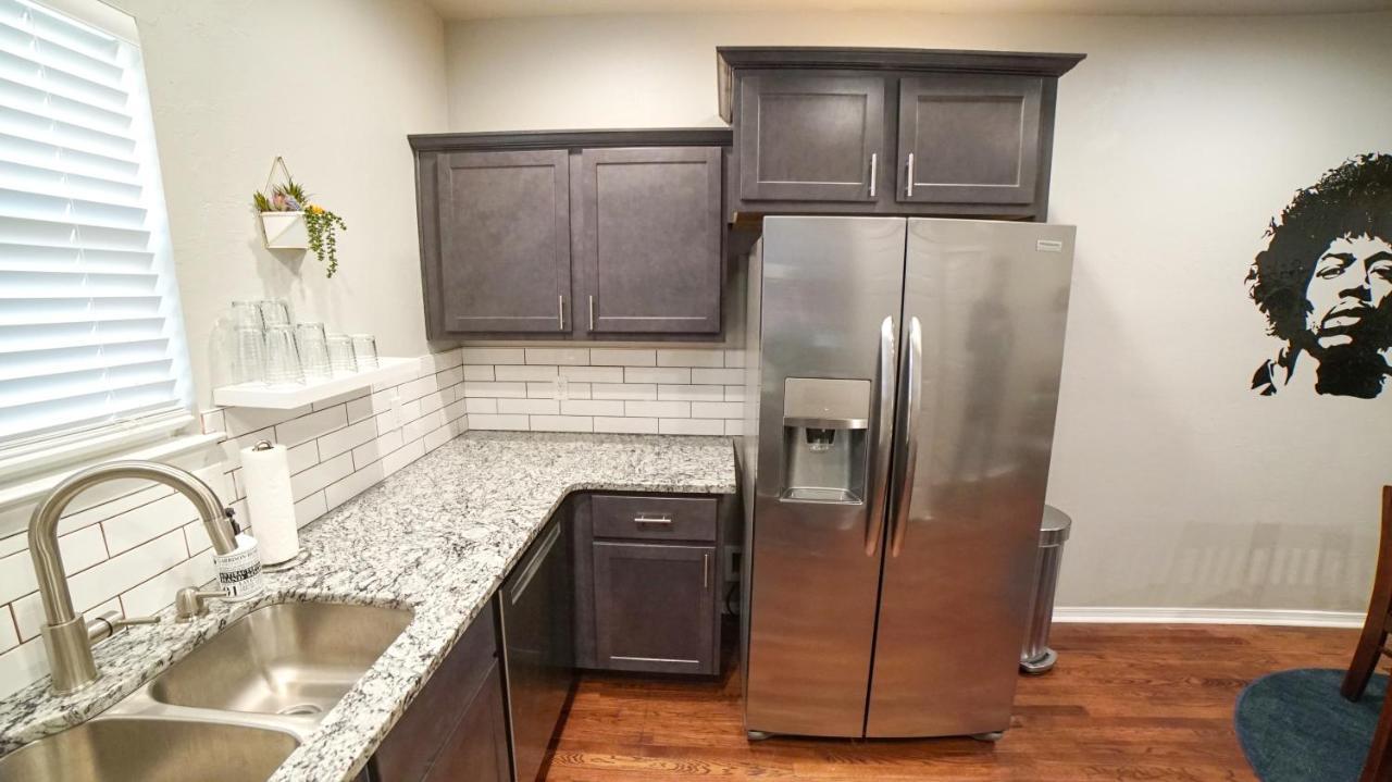 Rock & Roll House, Fiber Internet, Roku Tv, Washer & Dryer, By Dt Chickasha & Leg Lamp! Dış mekan fotoğraf