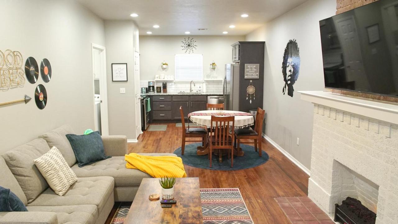 Rock & Roll House, Fiber Internet, Roku Tv, Washer & Dryer, By Dt Chickasha & Leg Lamp! Dış mekan fotoğraf