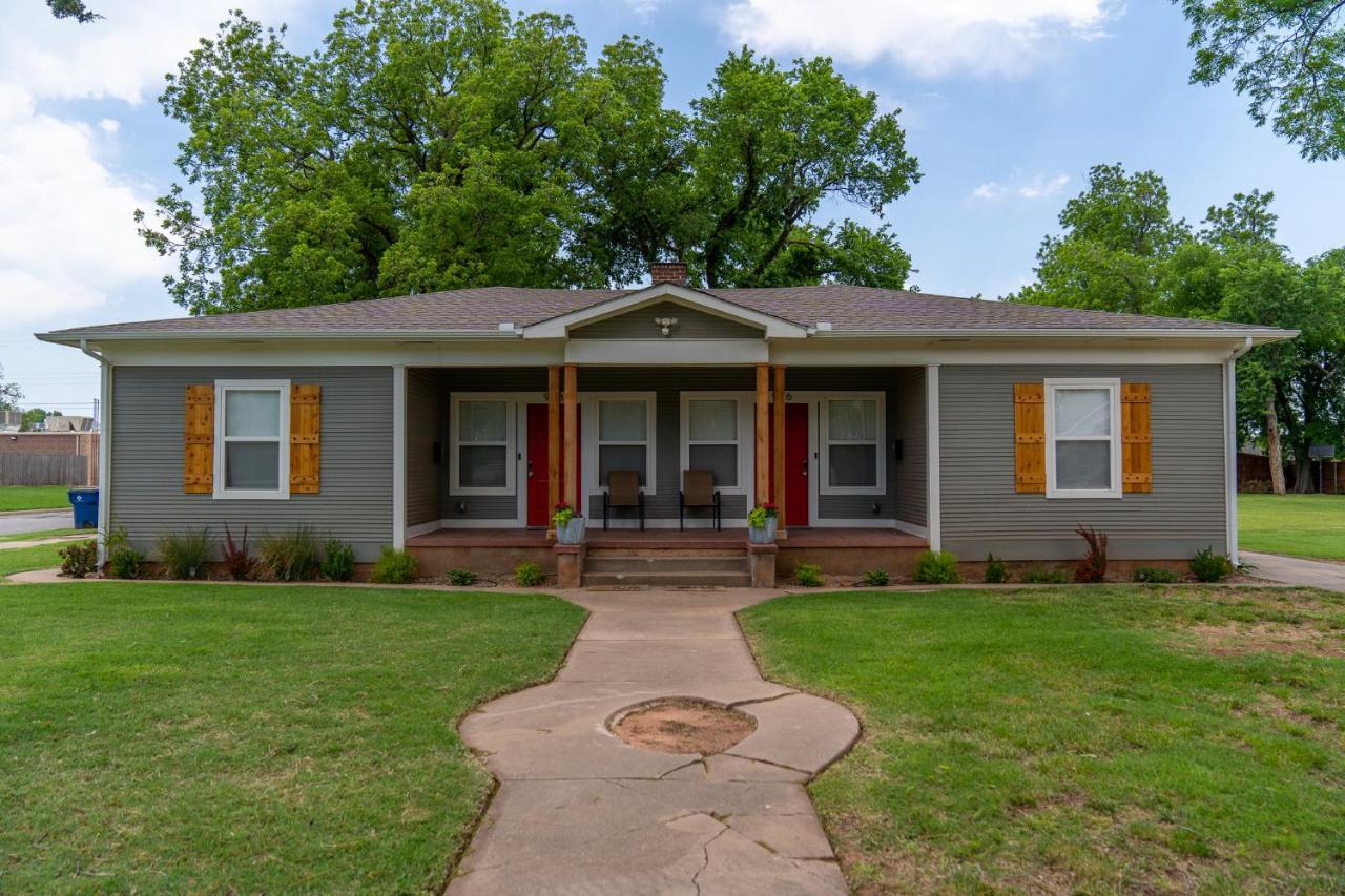 Rock & Roll House, Fiber Internet, Roku Tv, Washer & Dryer, By Dt Chickasha & Leg Lamp! Dış mekan fotoğraf
