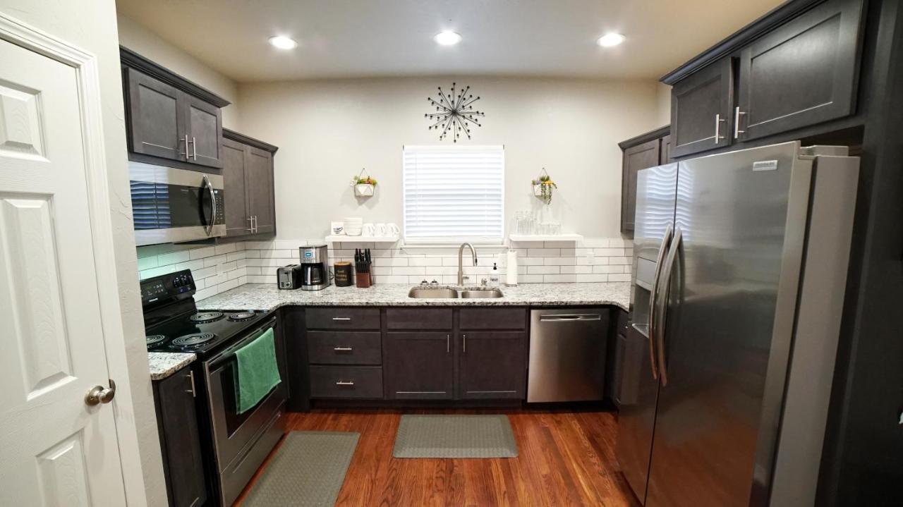 Rock & Roll House, Fiber Internet, Roku Tv, Washer & Dryer, By Dt Chickasha & Leg Lamp! Dış mekan fotoğraf