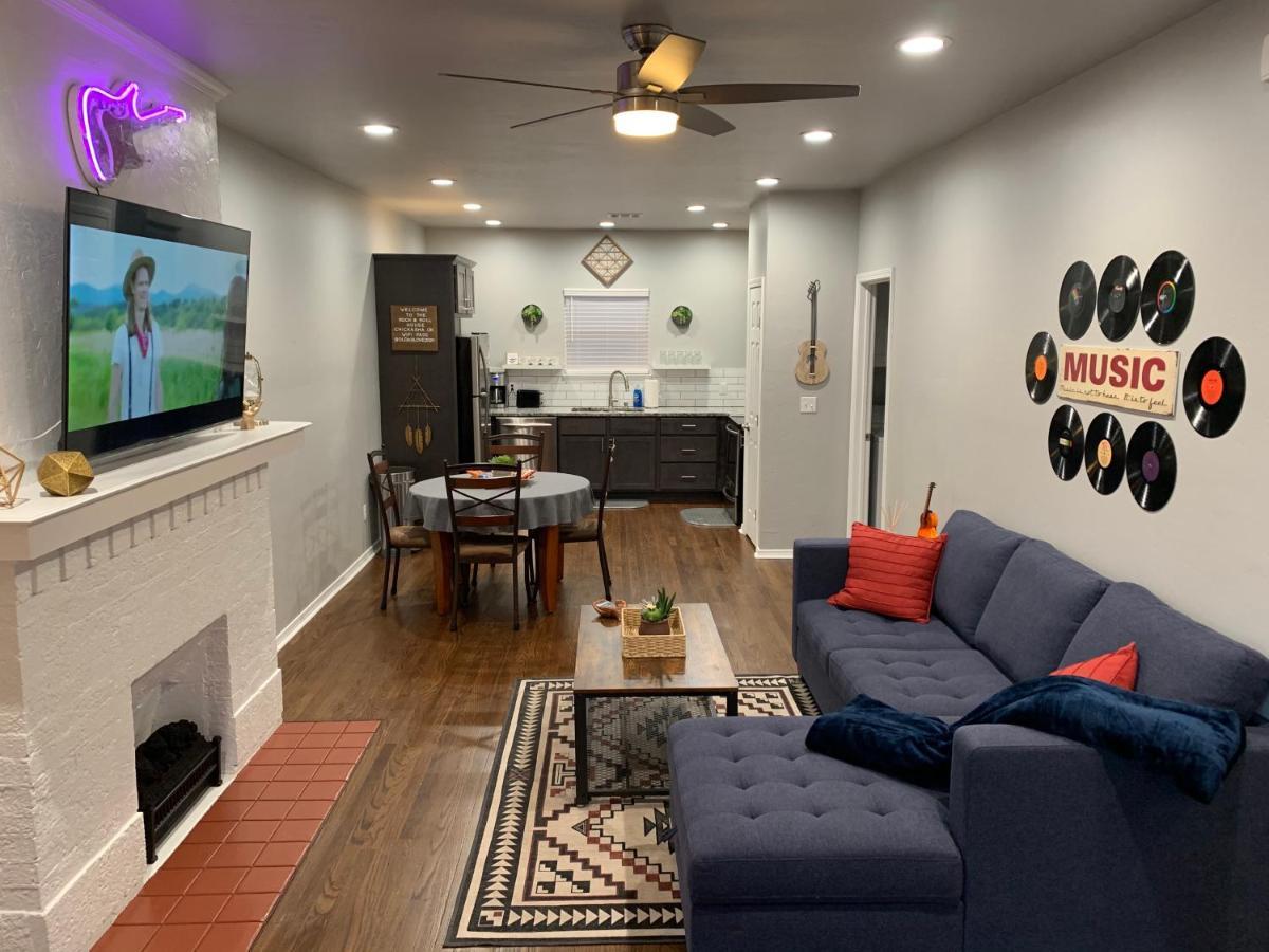 Rock & Roll House, Fiber Internet, Roku Tv, Washer & Dryer, By Dt Chickasha & Leg Lamp! Dış mekan fotoğraf