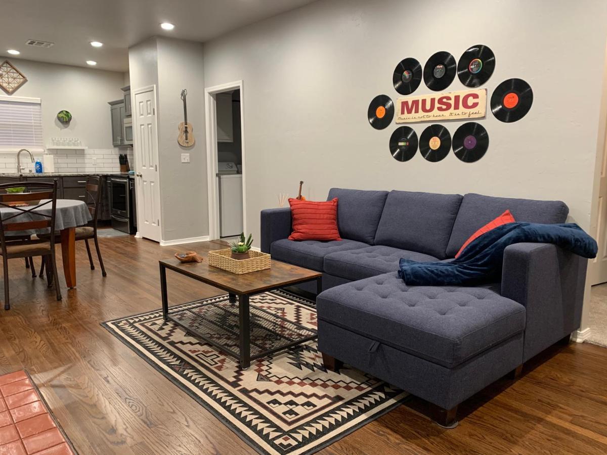 Rock & Roll House, Fiber Internet, Roku Tv, Washer & Dryer, By Dt Chickasha & Leg Lamp! Dış mekan fotoğraf