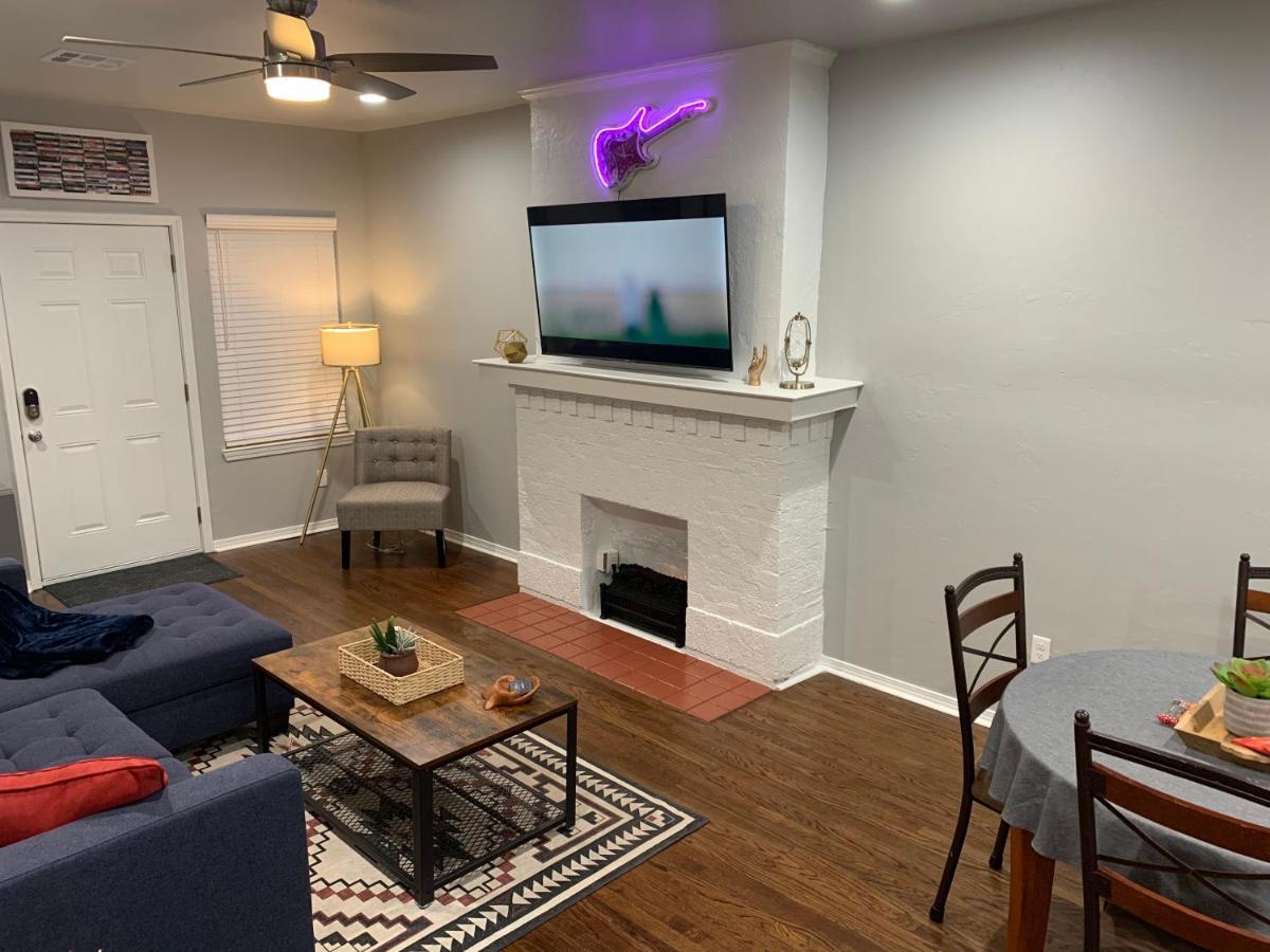 Rock & Roll House, Fiber Internet, Roku Tv, Washer & Dryer, By Dt Chickasha & Leg Lamp! Dış mekan fotoğraf