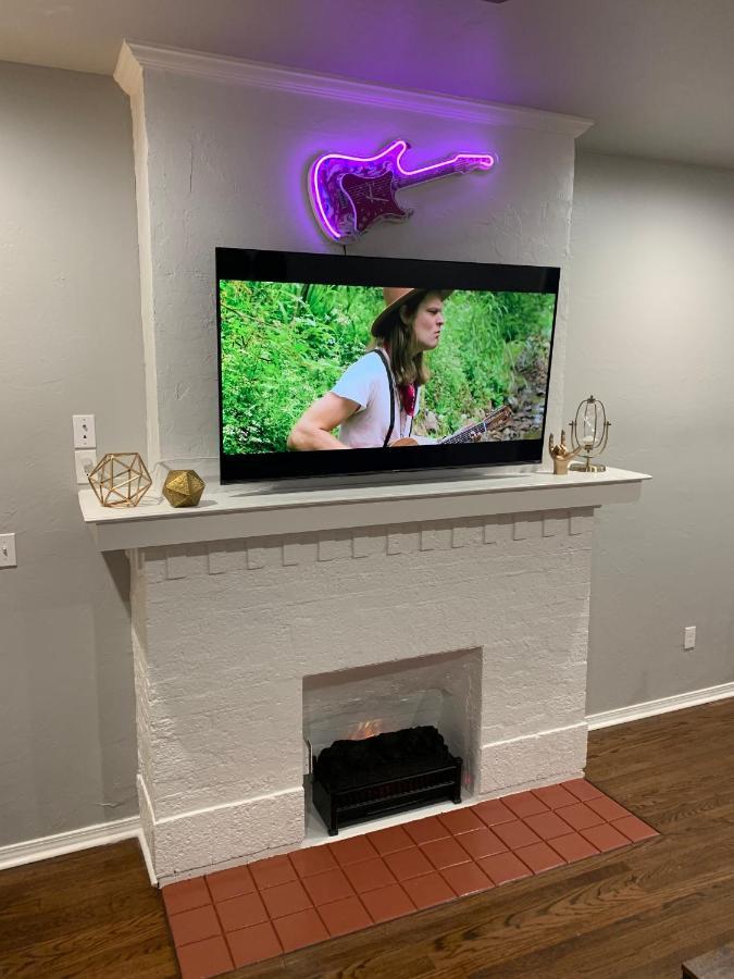 Rock & Roll House, Fiber Internet, Roku Tv, Washer & Dryer, By Dt Chickasha & Leg Lamp! Dış mekan fotoğraf