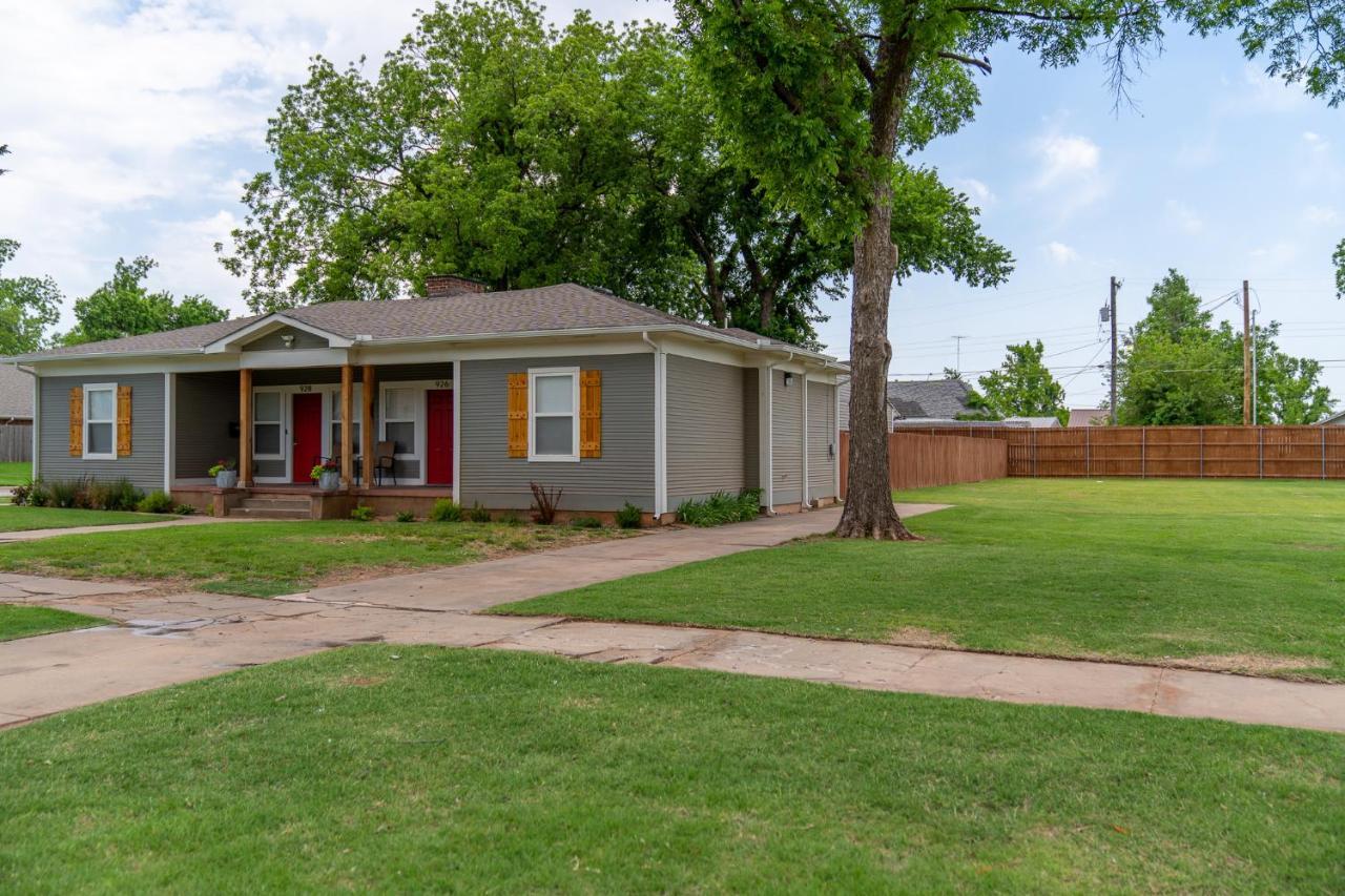 Rock & Roll House, Fiber Internet, Roku Tv, Washer & Dryer, By Dt Chickasha & Leg Lamp! Dış mekan fotoğraf